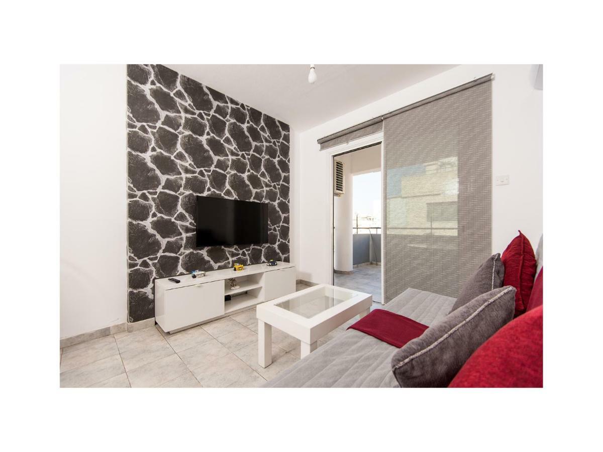 Holiday Apartment Larnaca Luaran gambar