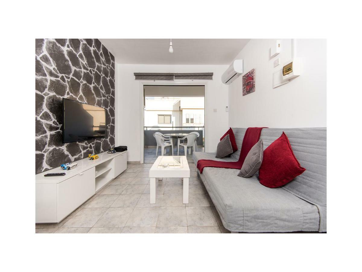 Holiday Apartment Larnaca Luaran gambar